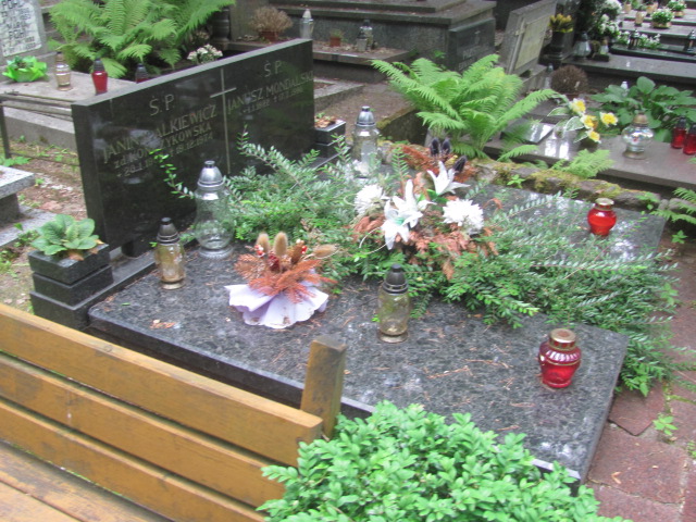 Grób KRYSTYNA MONDALSKA