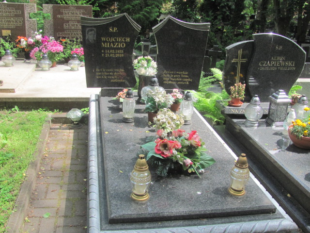 Grób DANUTA MIAZIO
