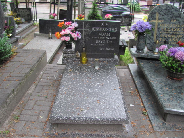 Grób Adam Jeziorski